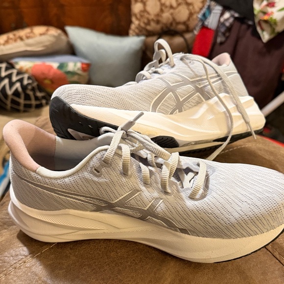 ASICS Women's Light Gray Athletic Shoes - Picture 6 of 6